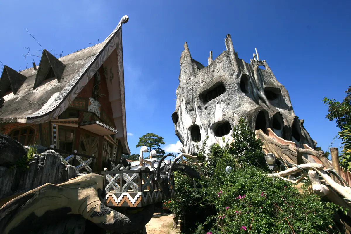 Biệt thự Hằng Nga (Crazy House) ở Đà Lạt với kiến trúc thân cây và hang động kỳ lạ