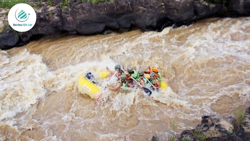 Chèo thuyền Kayak tại thác Datanla