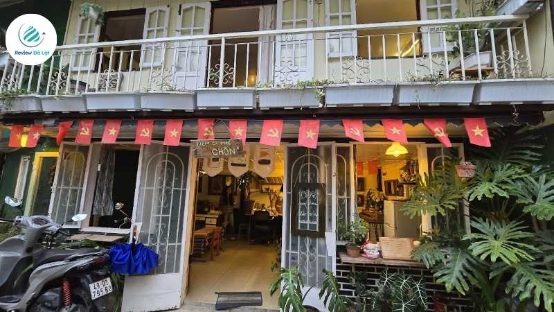 Tận hưởng không gian yên tĩnh và hoài cổ tại CHÔN