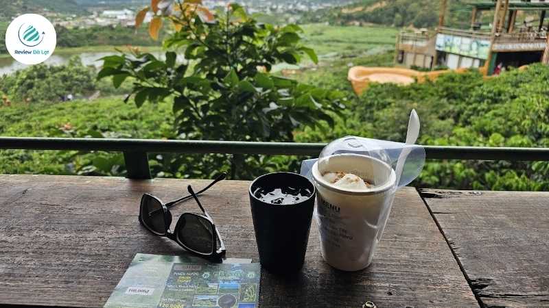 Tận hưởng không gian thông thoáng của Mê Linh Coffee Garden