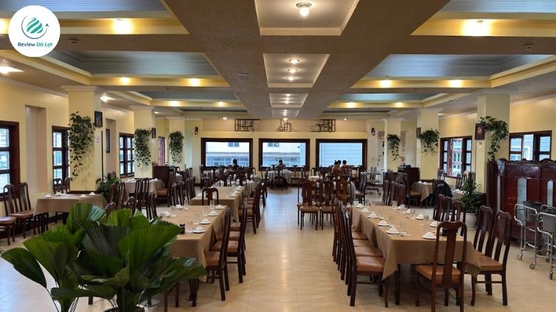 Không gian và phong cách phục vụ mang đậm nét truyền thống Việt Nam