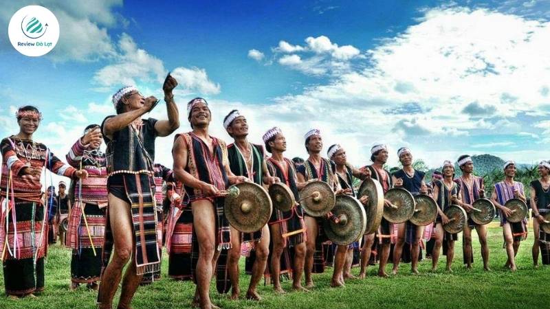 Lễ hội cồng chiêng Đà Lạt – Đắm chìm trong âm vang của văn hóa Tây Nguyên giữa lòng phố núi