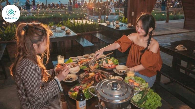 Vừa ăn nướng vừa ngắm thung lũng đèn