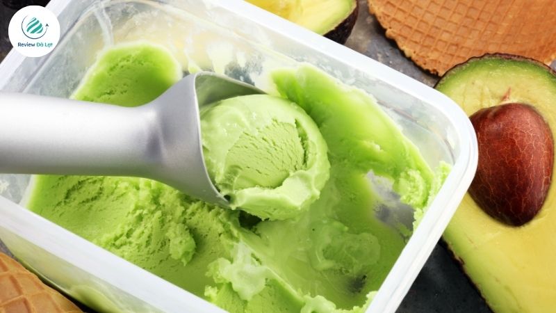 Kem bơ Đà Lạt là món ăn được làm từ bơ xay nhuyễn kết hợp với sữa đặc