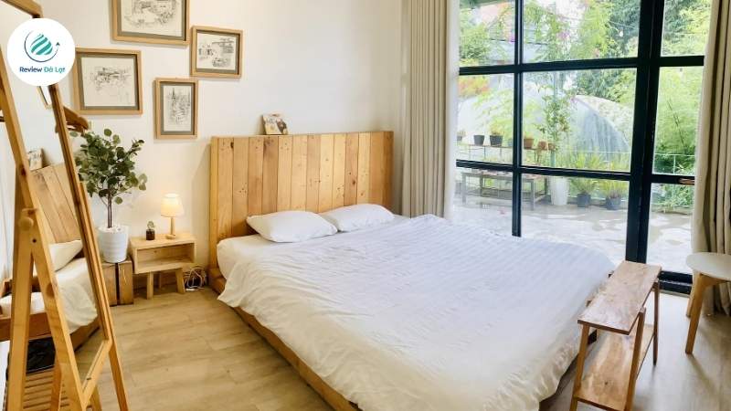 Chất lượng một căn phòng ngủ của Nhà Bên Dốc