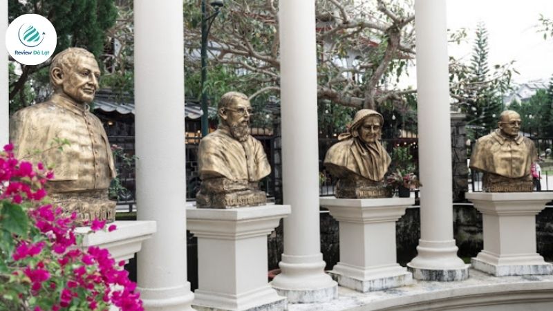 Nhà thờ trở thành điểm trung tâm tinh thần của cộng đồng