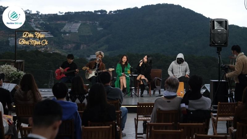 Những buổi trình diễn acoustic êm đềm và đầy cảm xúc