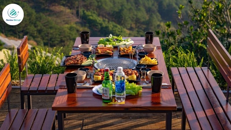 Phong cách chế biến đồ nướng độc đáo giữa rừng thông