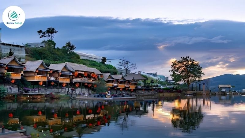 phượng hoàng cổ trấn đà lạt​