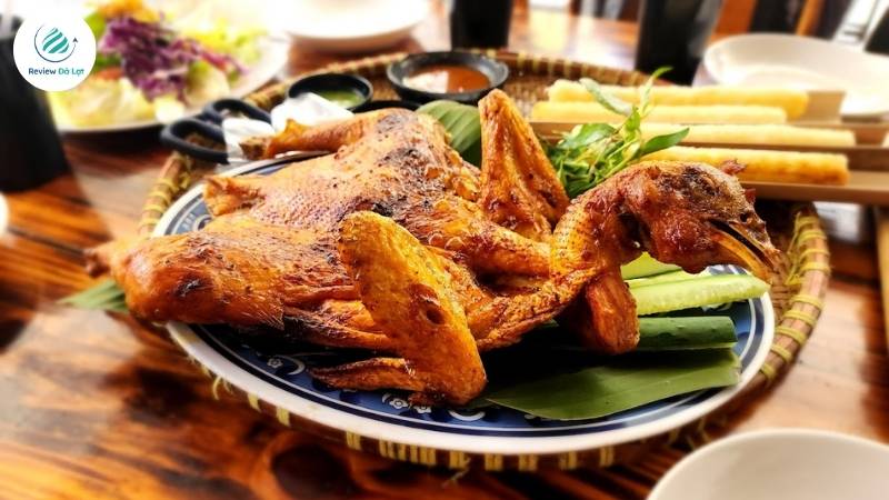 Món gà nướng cơm lam chuẩn vị Tây Nguyên tại Quán gà nướng cơm lam Đà Lạt – Thảo Nguyên