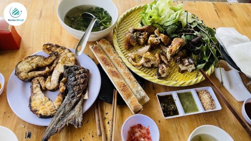 Quán gà nướng cơm lam Đà Lạt với view núi rừng đẹp tuyệt vời