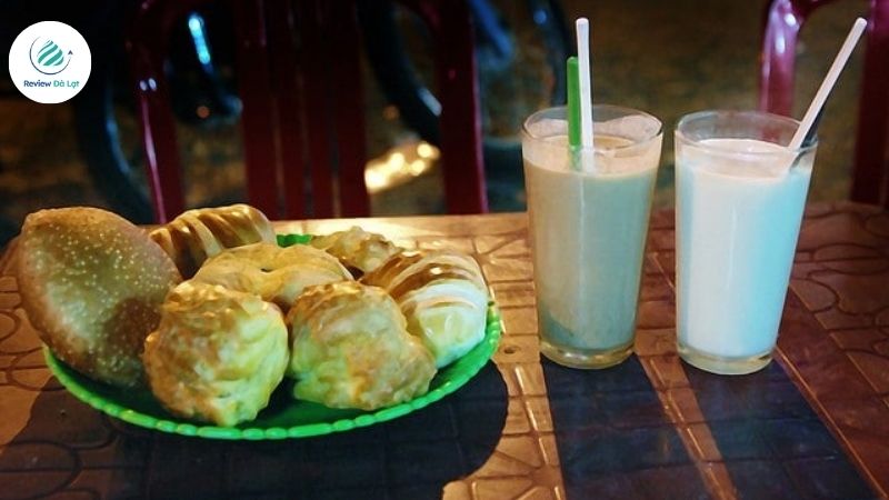 Sữa đậu nành chợ đêm – Đặc sản đêm Đà Lạt không thể bỏ lỡ