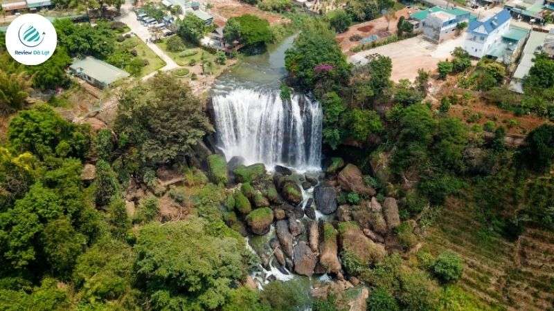 Tận hưởng không khí trong lành và thiên nhiên hoang sơ tại Thác Voi