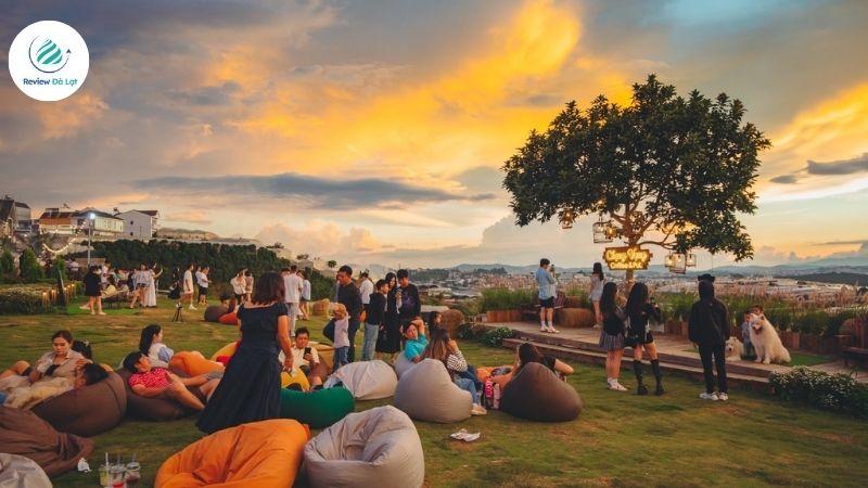 tiệm cà phê Chạng Vạng