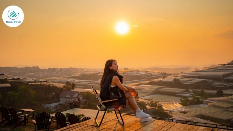tiệm cà phê Chạng Vạng