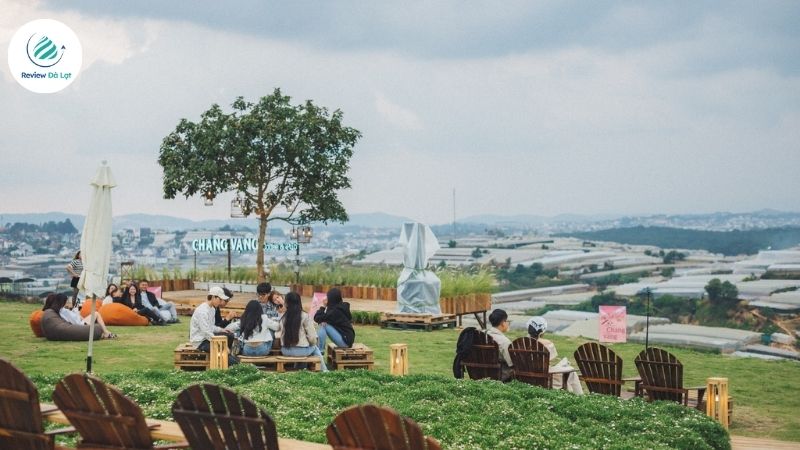 tiệm cà phê Chạng Vạng
