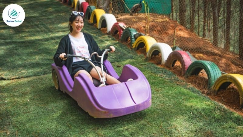 Trượt cỏ Đà Lạt là hoạt động giải trí độc đáo và đầy thú vị