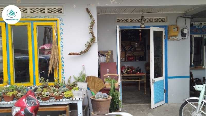 Khoảng sân rộng rãi của Homestay rất thích hợp tổ chức tiệc ngoài trời