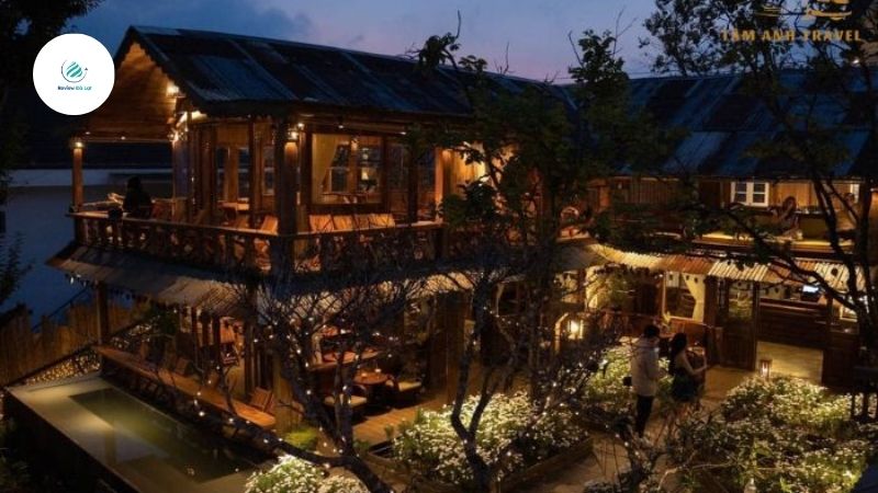 Bình Minh Ơi Coffee – Săn Mây, Ngắm Bình Minh Giữa Rừng Thông