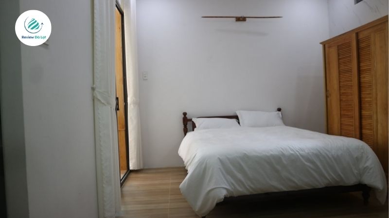 Phòng nghỉ ấm cúng với decor vintage chuẩn style Đà Lạt