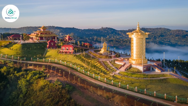 Tượng Kim Cang, bảo tháp, chuông đồng lớn nhất