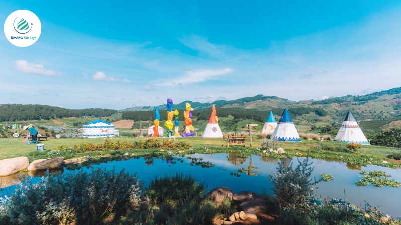 "Tiểu Mông Cổ", lều gỗ, cảnh trại Mông Cổ