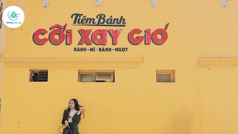 Bức tường vàng nổi tiếng, biểu tượng tuổi thanh xuân