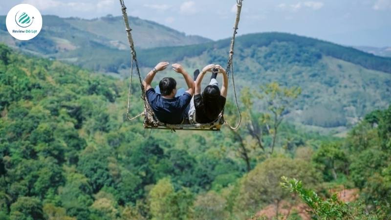 Thả mình cùng xích đu Bali giữa thiên nhiên núi rừng