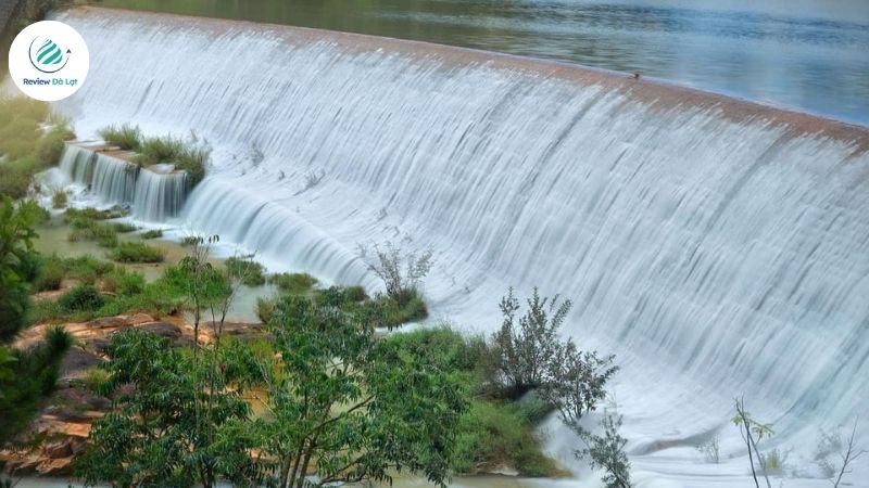 Nên đi đập thủy điện Ankroet vào thời gian nào?