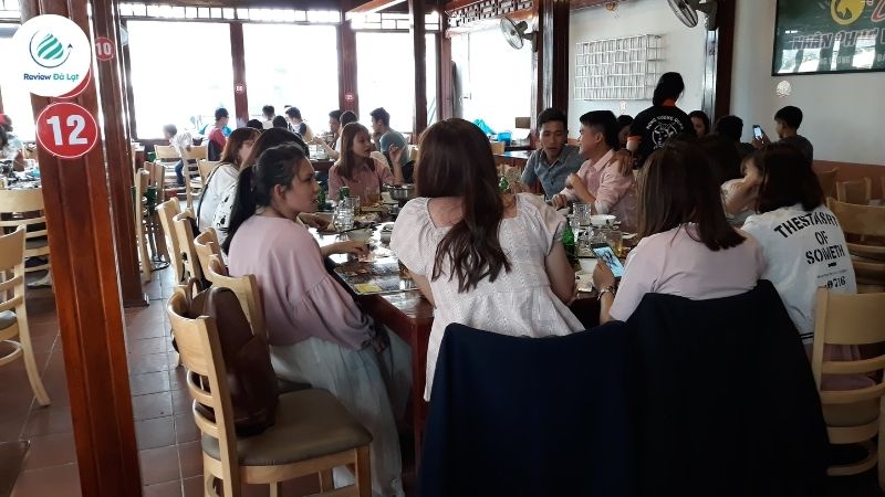 Dê Hùng Vương thu hút rất nhiều thực khách