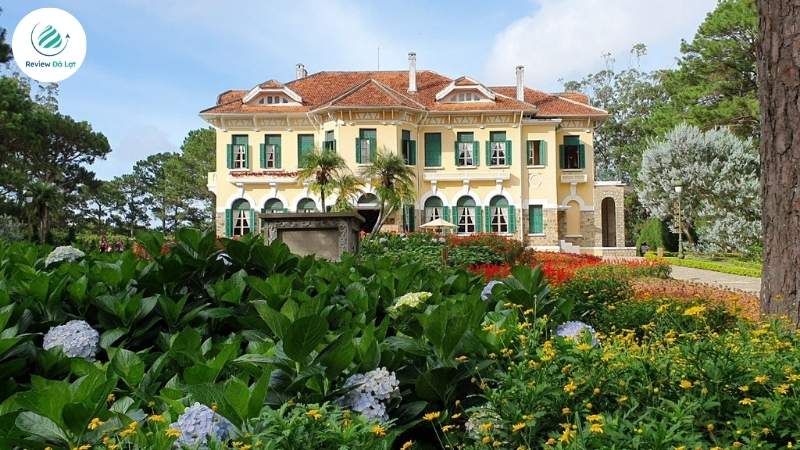 Check-in tại Dinh Bảo Đại – nơi quá khứ và thiên nhiên hòa quyện trong từng góc nhỏ