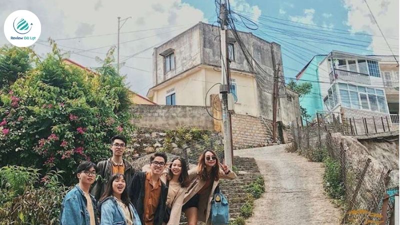 Dốc Nhà Bò thu hút nhiều du khách đến checkin