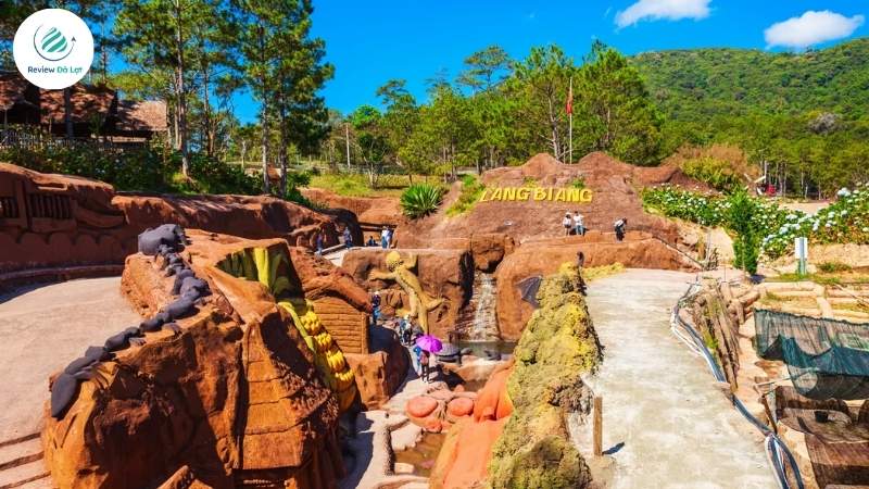 Không chỉ tái hiện quá khứ của Đà Lạt, mà còn khắc họa một tương lai rực rỡ