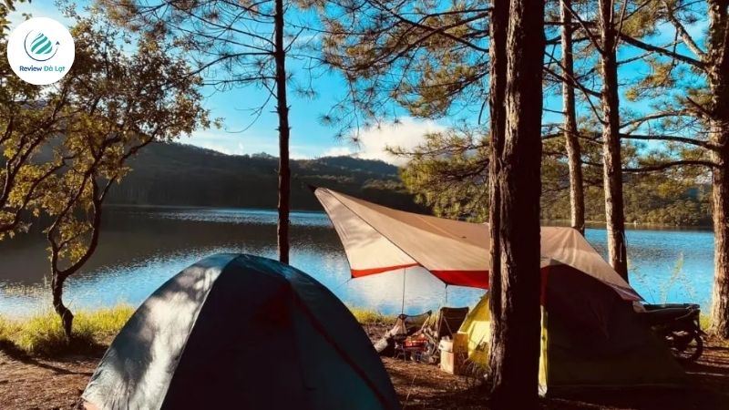 Khung cảnh yên bình tại Hồ Tuyền Lâm