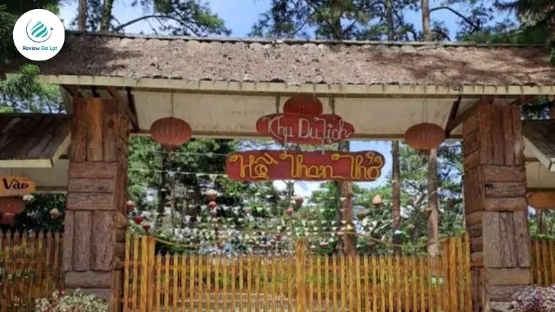 Câu hỏi thường gặp khi du lịch hồ Than Thở
