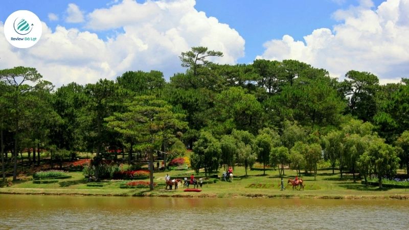 Đắm mình trong khung cảnh thiên nhiên thơ mộng, hữu tình tại hồ than thở Đà lạt