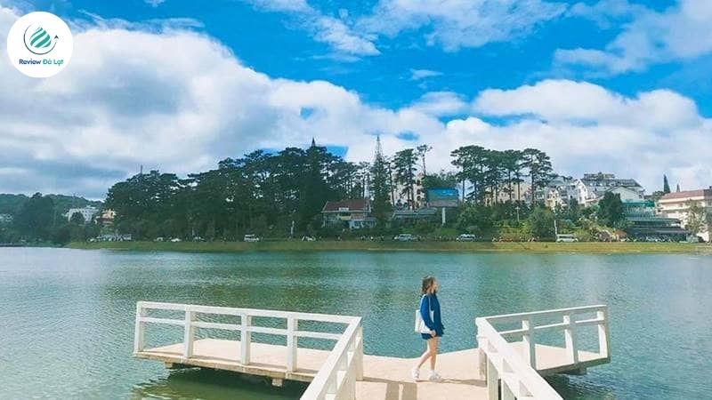 Check in lưu giữ hình ảnh Hồ Xuân Hương Đà Lạt đầy lãng mạn