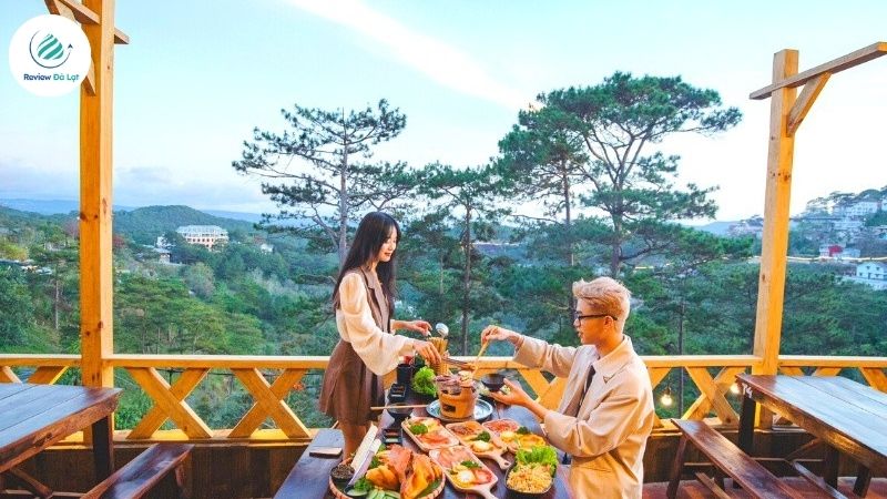 Khung cảnh thơ mộng tại Tiệm Nướng Khói Thông