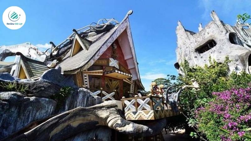 Kiến trúc độc đáo và kì dị của Biệt thự Hằng Nga