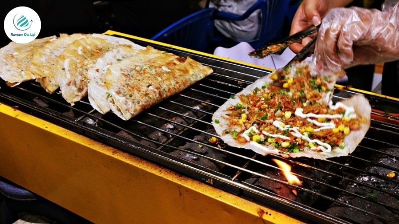 Bánh tráng nướng được gọi là “pizza Việt Nam”