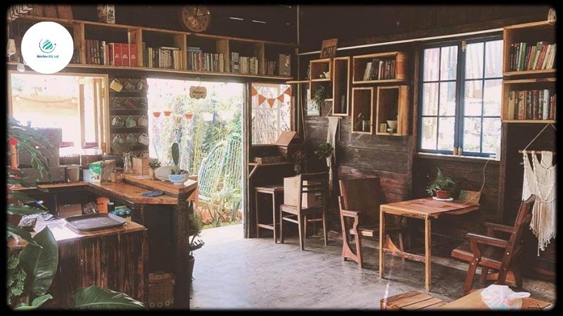Mọt Cafe & Books