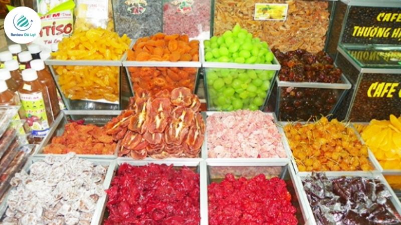 Nhiều đặc sản được bày bán ở chợ Đà Lạt