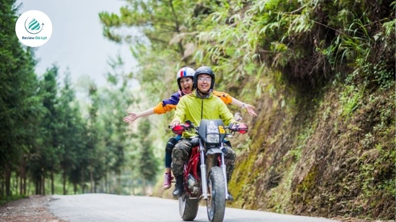 Vừa đi vừa khám phá – đó chính là cái hay nhất của việc phượt bằng xe máy