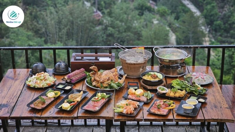 Ăn tối ngon và ngắm cảnh đêm tại Chill in Đà Lạt