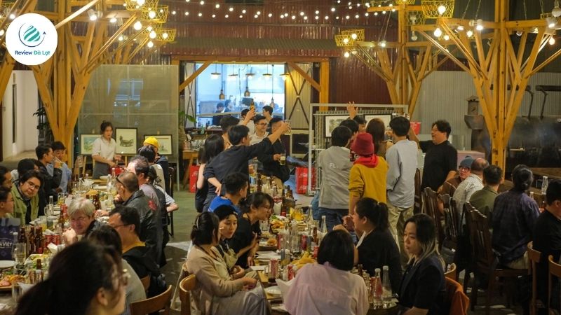 Ăn nướng, lẩu và uống bia thủ công tại Barn House BBQ & Beer