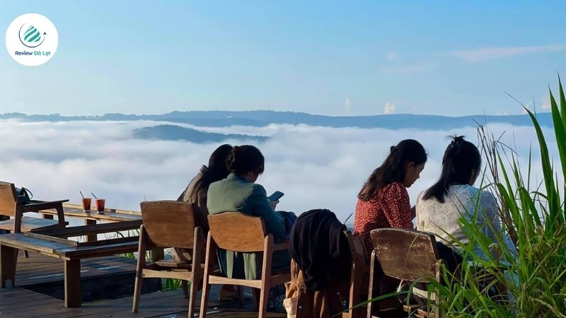View săn mây cực xịn tại tiệm cà phê Hoàng Hôn Chiều