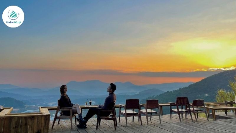 Khoảng sân ngắm mây, ngắm hoàng hôn
