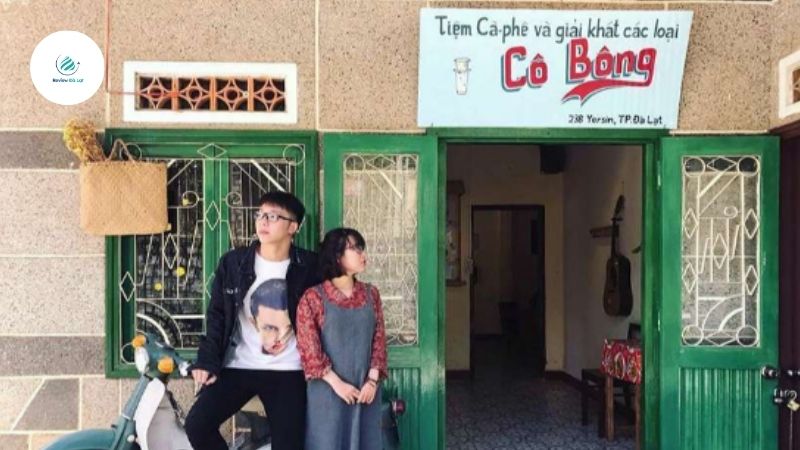 Tiệm Cafe Cô Bông