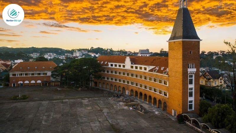 Khoảng sân rộng ấn tượng của Trường Cao đẳng Sư phạm Đà Lạt