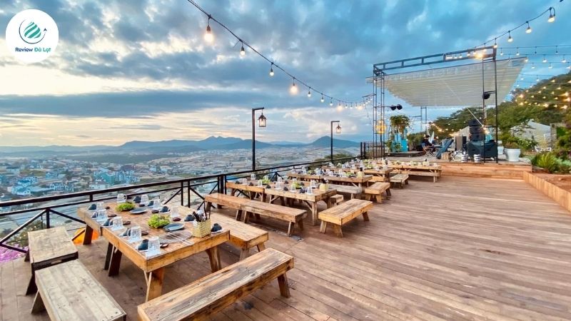 View cực “chill” của Quán Nướng Thung Lũng Đèn